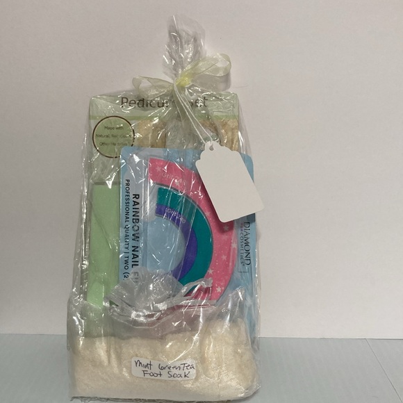 Pedicure Gift Set Rainbow Colorful Hand Fingernail and Foot File and Foot Soak - Picture 2 of 15